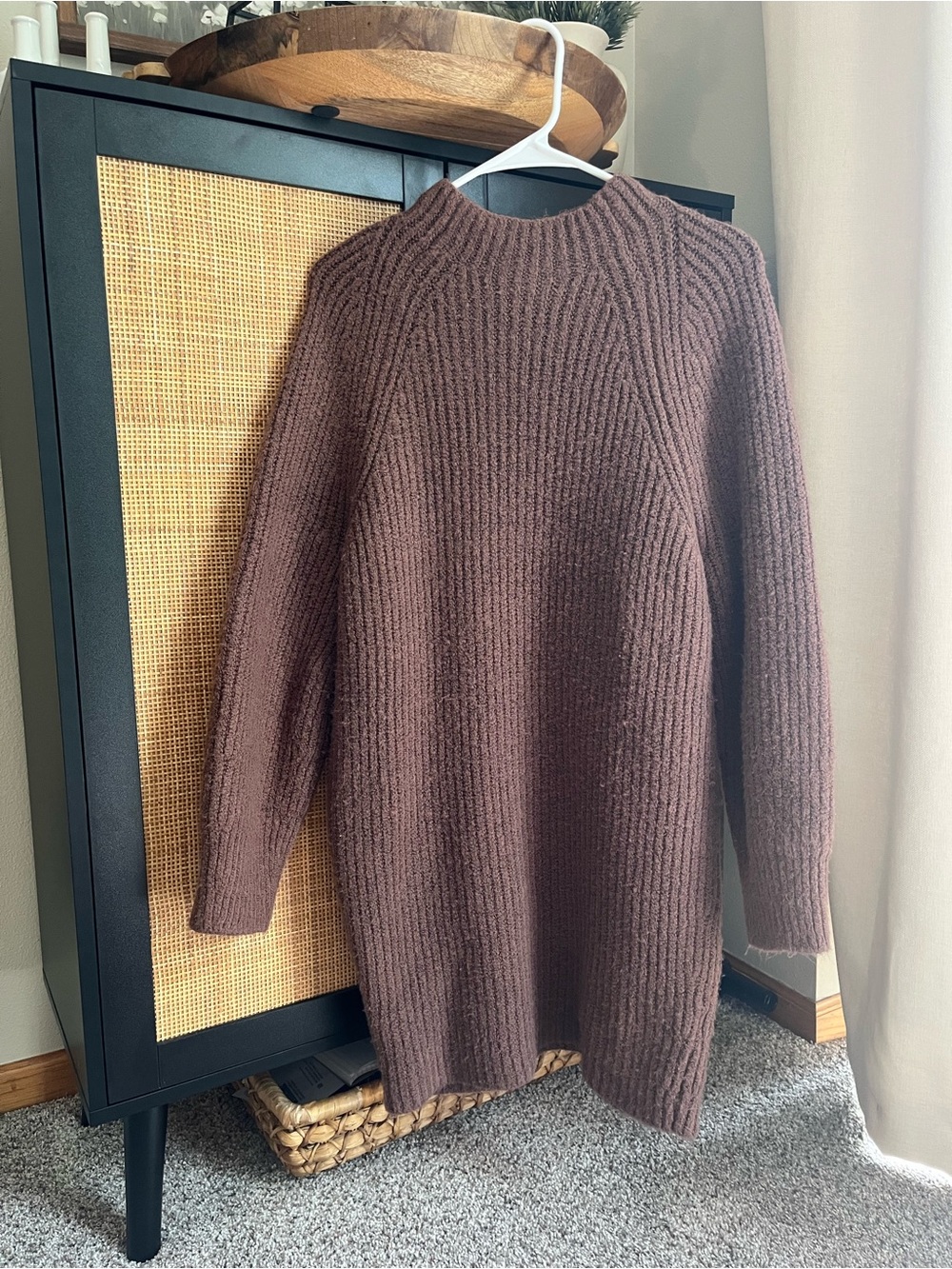 Express Women's Chocolate Brown Ribbed Crewneck Sweater